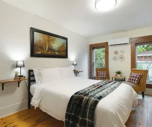 Photo 4 - The Commercial Hotel