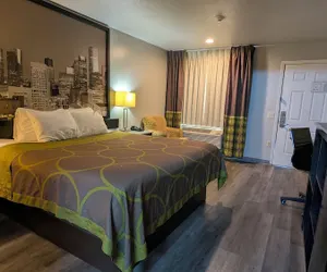Photo 4 - Platinum Inn and Suites Houston