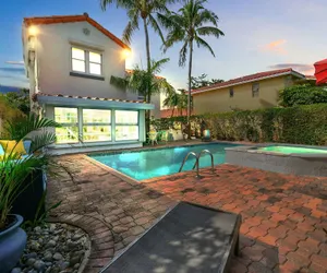 Photo 5 - 1926 Mediterranean Home With Heated Pool Sleeps 12