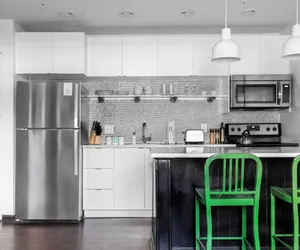 Photo 4 - Sleeps 8 Stylish Sobro Suites, Walk to Dining, Drinks & More by Avantstay