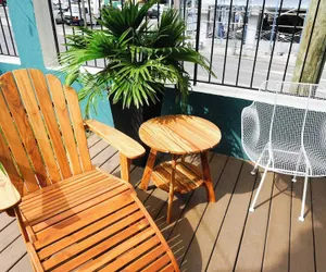 Photo 5 - Sleeps 8 4 Sobro Guest House Near Live Music, Dining & More by Avantstay