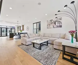 Photo 2 - Jungle House Premier Residences – Downtown Columbus & Short North