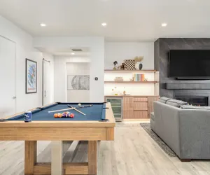 Photo 5 - Mountain Lover by Avantstay Luxe Escape w/ Views Hot Tub, Gym, Movie Theater