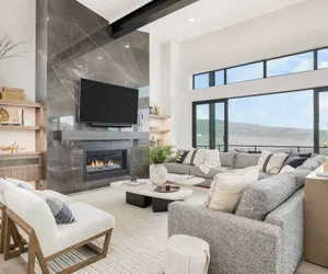 Photo 4 - Mountain Lover by Avantstay Luxe Escape w/ Views Hot Tub, Gym, Movie Theater