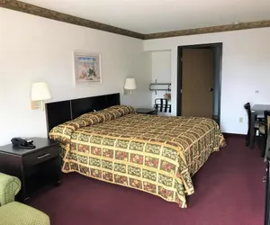 Photo 4 - American Inn & Suites