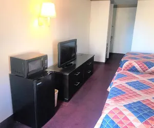 Photo 5 - American Inn & Suites