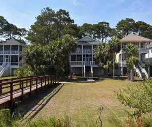 Photo 2 - Spacious 4-bed, 4-bath Home in the Heart of Fripp Island