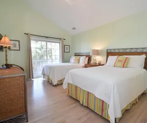 Photo 5 - Spacious 4-bed, 4-bath Home in the Heart of Fripp Island