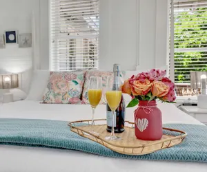 Photo 3 - Hibiscus House Bed Breakfast Seashell Room