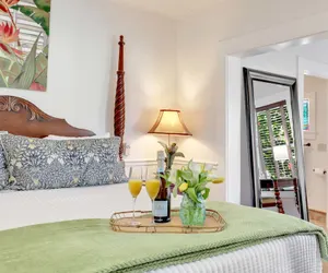 Photo 3 - Hibiscus House Bed Breakfast Inn Parrot Room