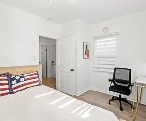Photo 3 - Near LA Cozy Home With Full Kitchen Laundry