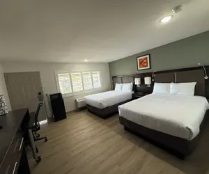 Photo 4 - Steinbeck Lodge