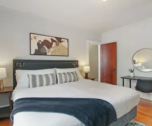 Photo 2 - Prime 1BR Apt - Cullom F2