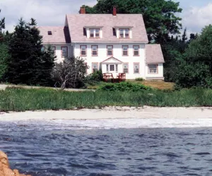 Photo 2 - Acadia Oceanside Meadows Inn