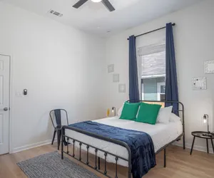 Photo 4 - 3br/3ba Urban Escape Just Minutes From Downtown!