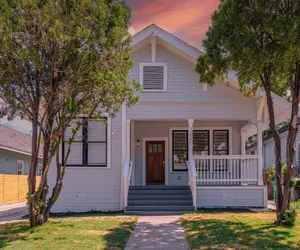 Photo 2 - 3br/3ba Urban Escape Just Minutes From Downtown!