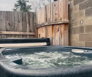 Photo 2 - Blue Heron Cottage With Game Room, Deck & Hot Tub