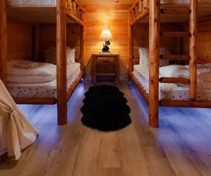 Photo 4 - Sleeps 16! Luxury Cabin With Game Room & Hot Tub