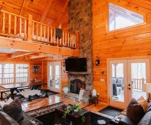 Photo 2 - Sleeps 16! Luxury Cabin With Game Room & Hot Tub