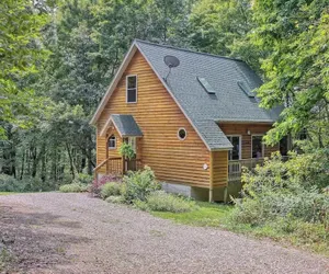 Photo 2 - Cheerful Two Bdrm Cabin With Hot Tub & Pet Friendly