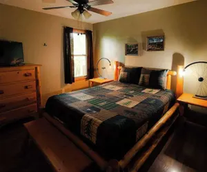 Photo 5 - Cheerful Two Bdrm Cabin With Hot Tub & Pet Friendly