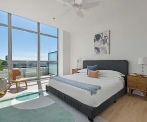 Photo 2 - Designer 3BR PH Near Fulton Market