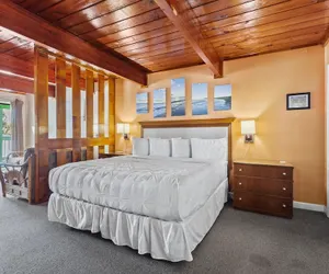 Photo 2 - Oceanfront Inn