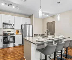 Photo 5 - Monarch Apartments 15m to Parks, Pet Friendly, Free Parking by Heavenly Homes