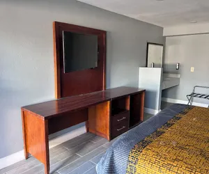 Photo 2 - Airport Motor Inn