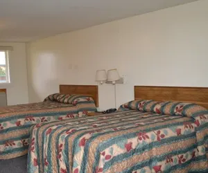 Photo 4 - Tourest Motel