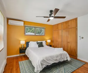 Photo 5 - Iowa City 4br Backyard Walk To Stadium 4 Bedroom Home