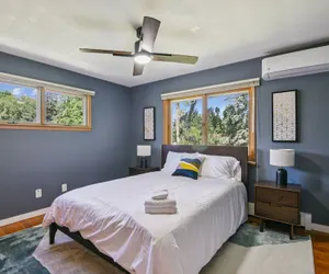 Photo 3 - Iowa City 4br Backyard Walk To Stadium 4 Bedroom Home