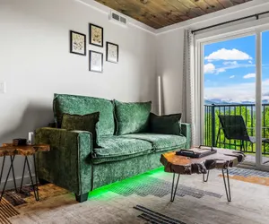 Photo 5 - Gatlinburg Condo King Bed Pool Mountain Views