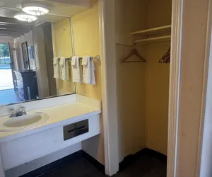 Photo 4 - Visitors Inn