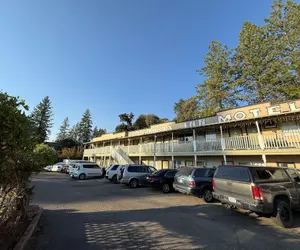 Photo 2 - Columbia Inn Motel CA 49