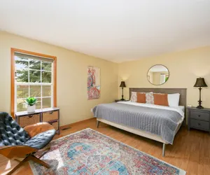 Photo 5 - Shady Grove 4 King Beds, Dog Run & Outdoor Fun