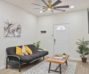 Photo 2 - Glorius Amazing 2BR 1BA Stay Near Lively Downtown