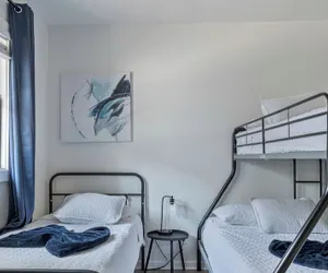 Photo 4 - Glorius Amazing 2br/1ba Stay Near Lively Downtown!