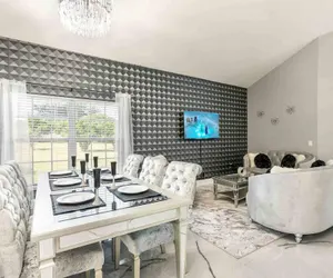 Photo 4 - Super Glam- Designs Game Room Pool