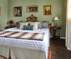 Photo 3 - Apt2 Edenbrae - Walkable Southern Gothic Mansion