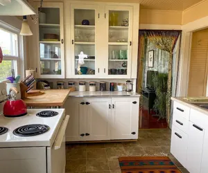 Photo 2 - Upstairs at Thevictorian - Lush Walkable and Dog-friendly Retreat - Steps From Downtown Bellingham