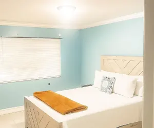 Photo 4 - Iconic 3BD Home Mins From the Beach Pompano FL