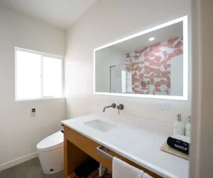 Photo 4 - Deluxe Room, 1 King Bed, Kitchen, Pool View