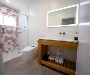 Photo 5 - Deluxe Room, 1 King Bed, Kitchen, Pool View