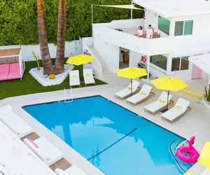 Photo 3 - Premium Suite, King Bed With Sofa Bed, Pool View