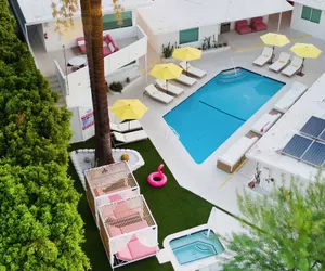 Photo 4 - Premium Suite, King Bed With Sofa Bed, Pool View