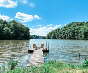 Photo 5 - Lake Front Cabin Peaceful hot tub and Fire pit