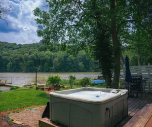 Photo 2 - Lake Front Cabin Peaceful hot tub and Fire pit