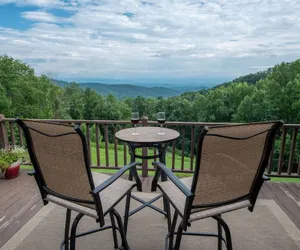 Photo 5 - Blue Ridge Gateway Cabin With Mountain Views