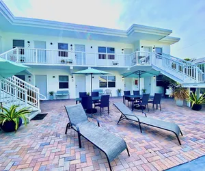 Photo 2 - Southwinds 3 for 2 Queen Studio Steps to Beach